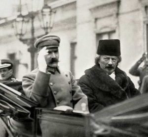 Józef Piłsudski i Ignacy Jan Paderewski w drodze na otwarcie Sejmu