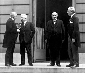 Wielka Czwórka po podpisaniu Traktatu Pokojowego w 1919 roku, od lewej: David Lloyd George, Vittorio Emanuele Orlando, Georges Clemenceau, Woodrow Wilson