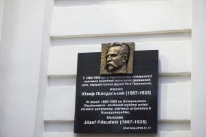 Tablica upamiętniająca studiaJózefa Piłsudskiego na Uniwersytecie Charkowskim