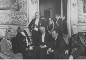 Uczestnicy przyjęcia wydanego w Poselstwie Rumunii w 1928 roku, ze zbiorów NAC
