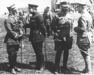 Oficerowie ukraińscy i polscy podczas spotkania w 1920 roku